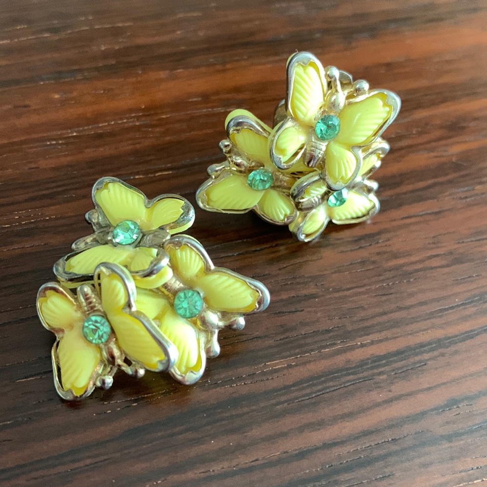 VTG Butterflies Yellow Green Rhinestone Goldtone Clip Earrings